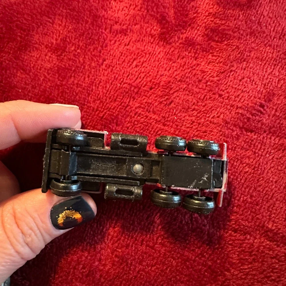 Vintage Red Diecast Semi Truck Cab Flatbed 10 Wheeler Made in Hong Kong